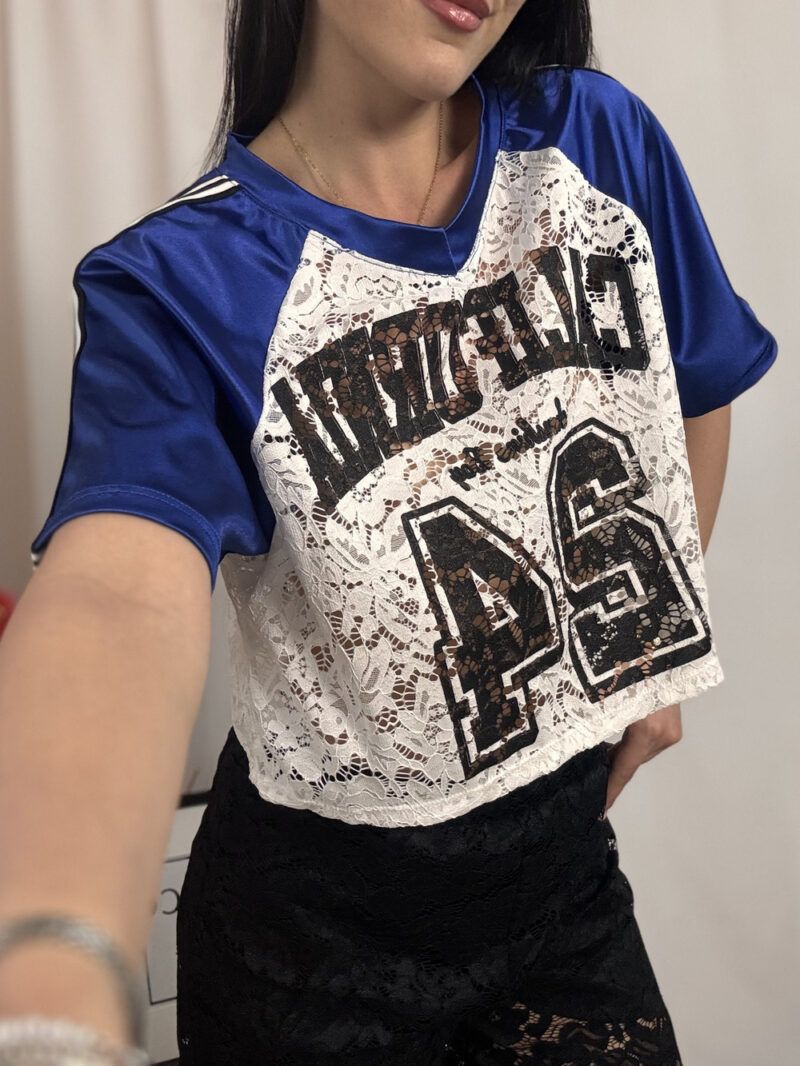 t-shirt crop sporty- blu elettrico - immagine 2